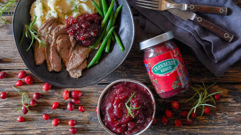 cranberry sauce with Thanksgiving food