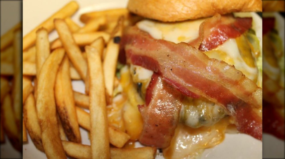 Delaware: 3 Cheese Bacon Burger at 2 Fat Guys