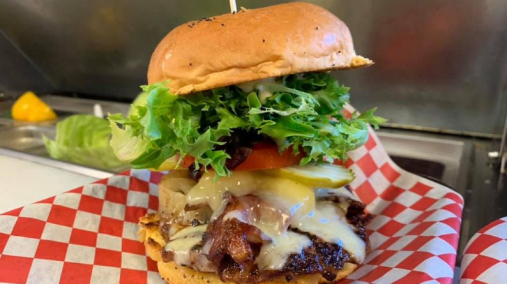 Washington: Bacon Cheddar Burger at The Gourmet Burger Shop