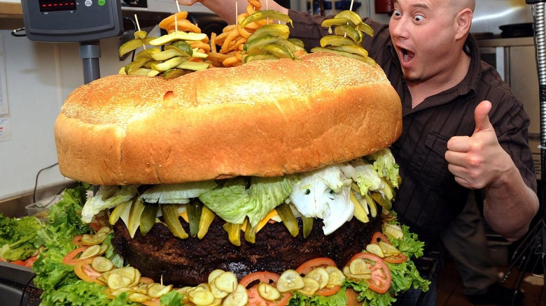 Mallie's 190-pound burger