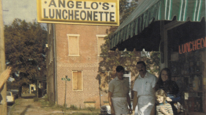 Picture of the outside of Angelo's