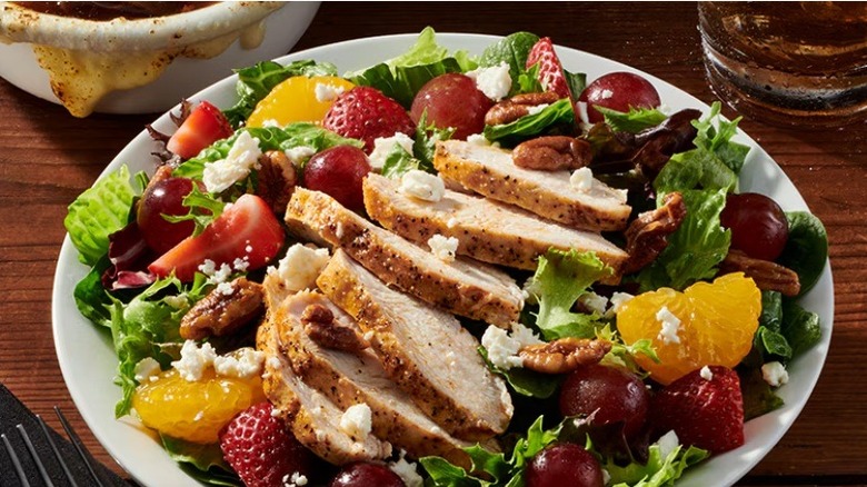 chicken and strawberry salad from LongHorn