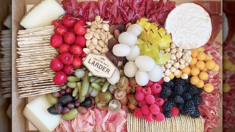 Grazing box with fruit