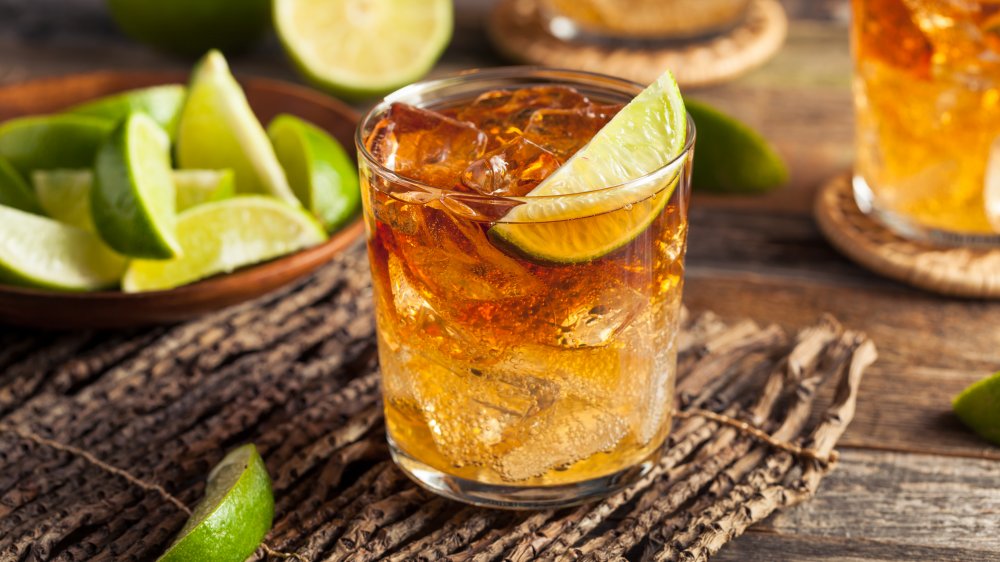 Dark 'n Stormy cocktail is a cheap mixed drink