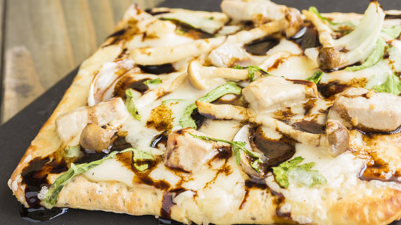 pizza with havarti cheese and mushrooms