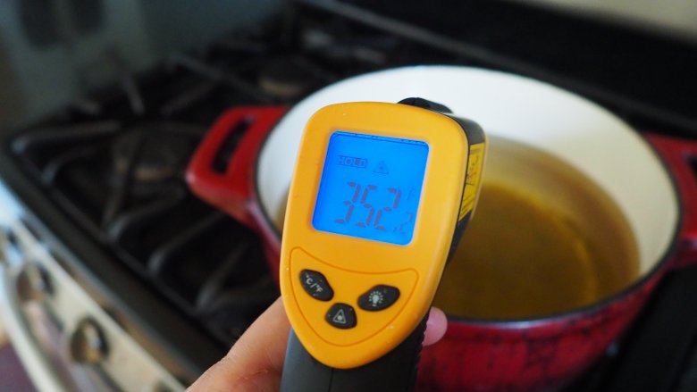 what temperature to fry chicken