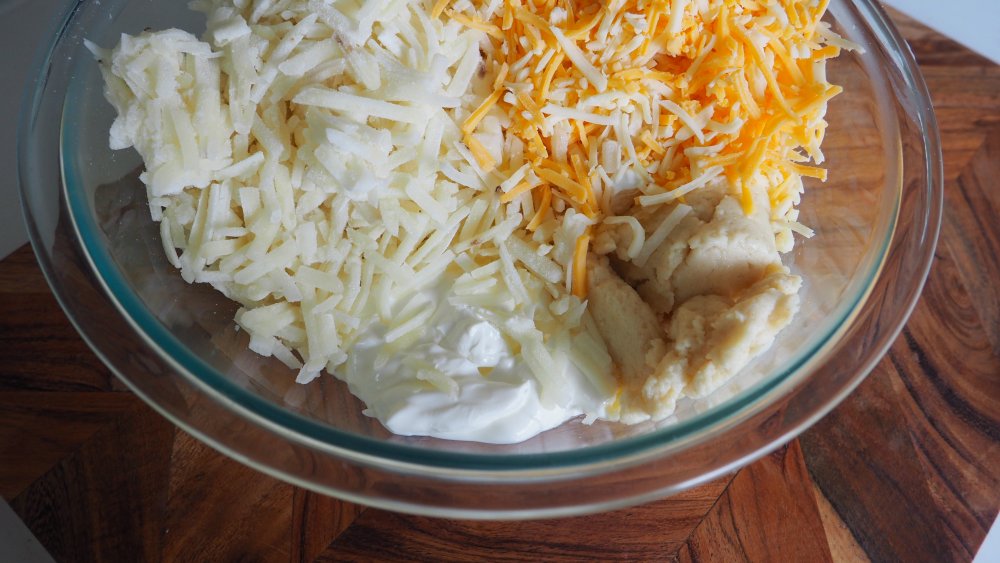 how to mix Cracker Barrel hashbrown casserole ingredients