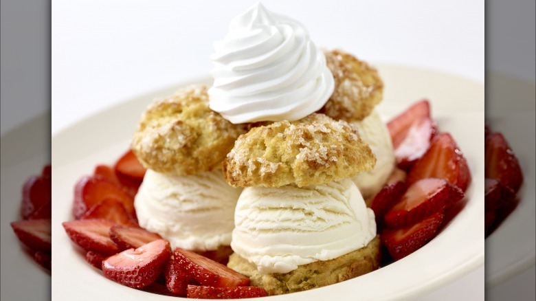 cheesecake factory strawberry shortcake