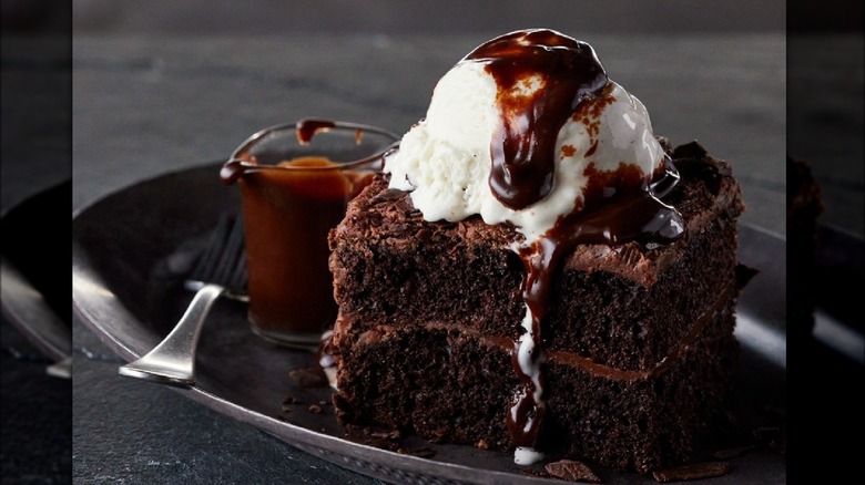  Black Angus Steakhouse Fudge Cake