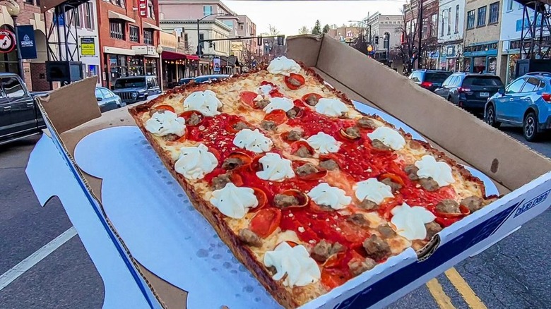 Detroit pizza held up street