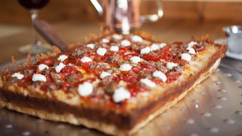 Detroit pizza tray