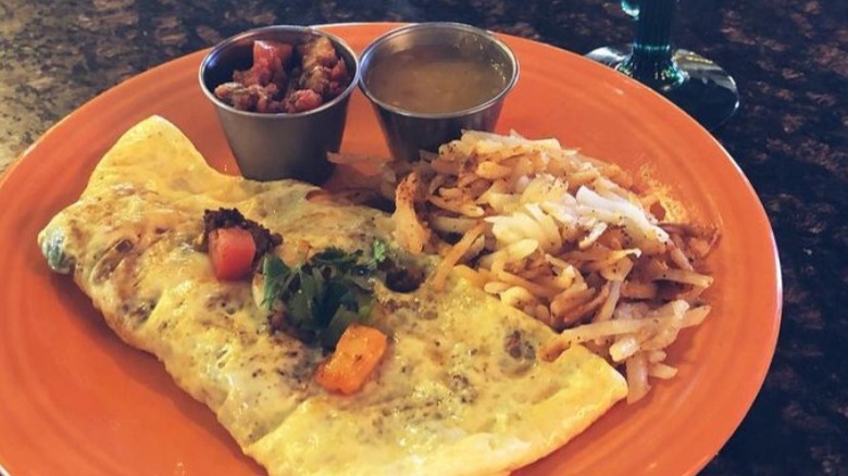 Omlette and hash browns