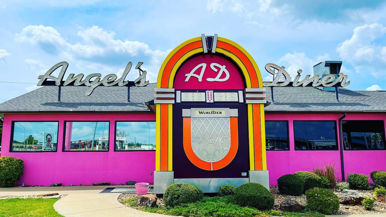 Angel's Diner exterior and sign 