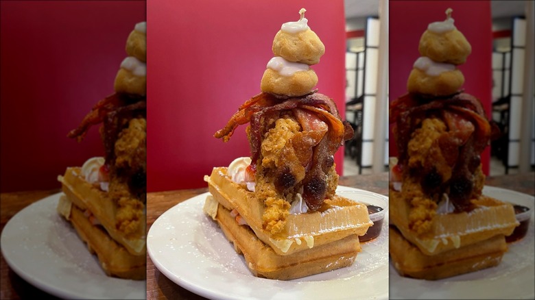 Chicken and waffles with bacon 