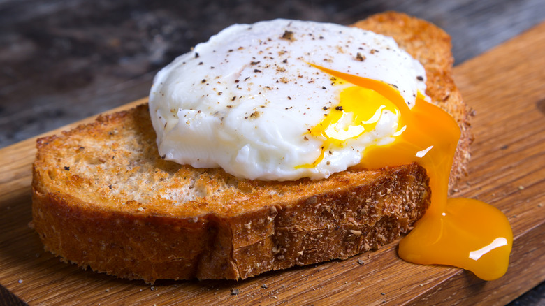 Perfectly poached egg on toast