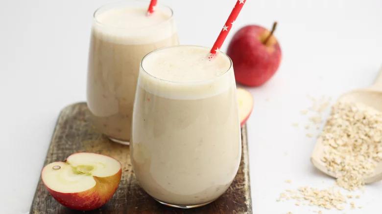 Two glasses of smoothie with apples