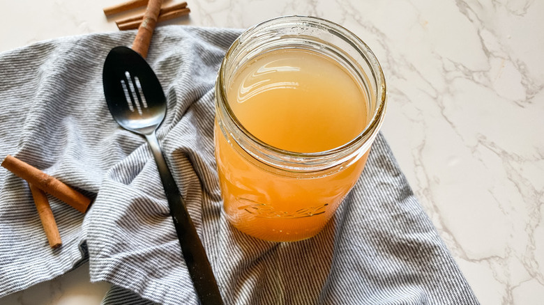 apple juice in jar 