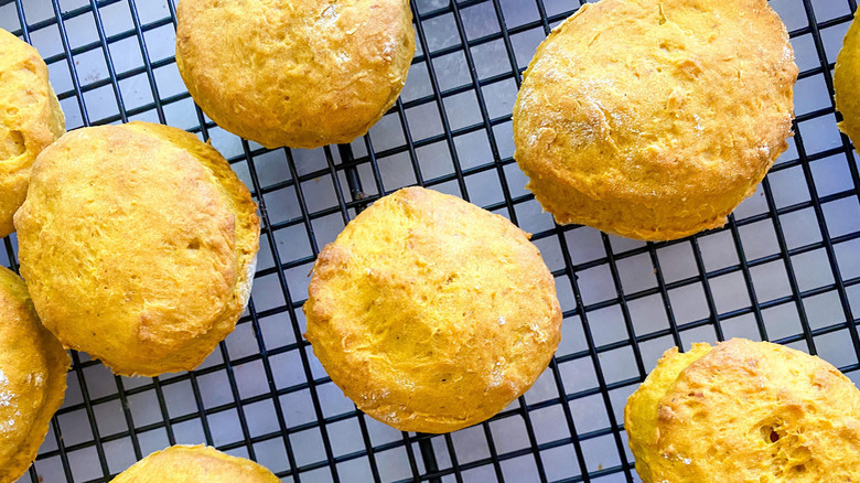 biscuits on wire rack