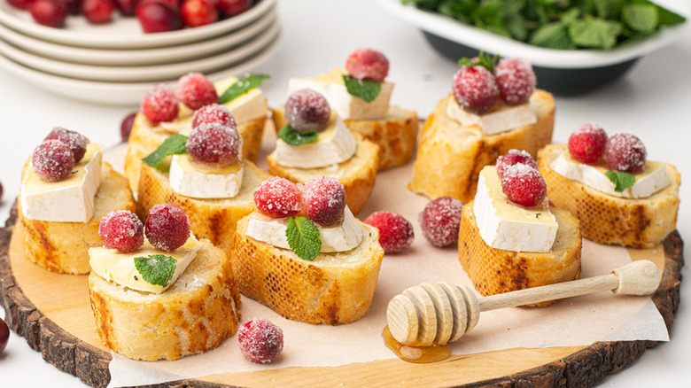 bread with brie and cranberries
