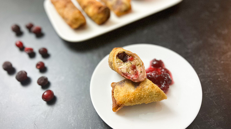 egg roll with cranberry sauce