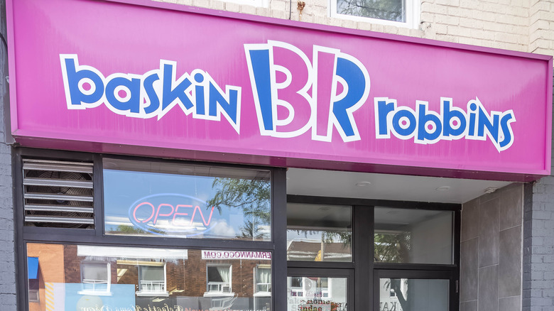 Baskin-Robbins storefront