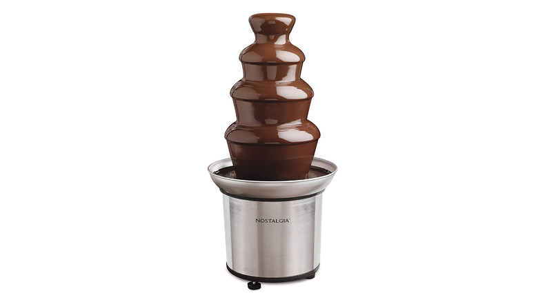 Nostalgia chocolate fondue fountain