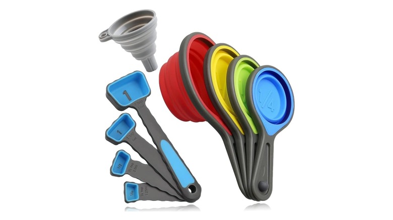 Multicolor measuring cups