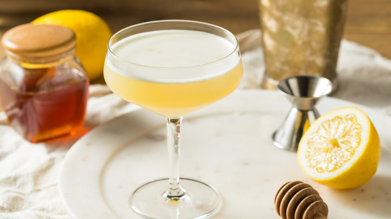 Bees Knees gin cocktail