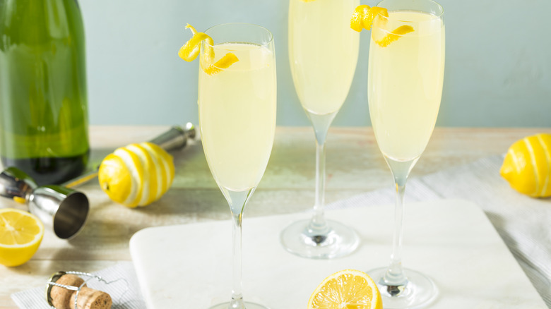 French 75 gin cocktail