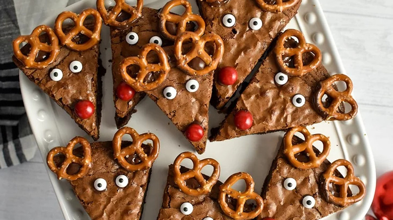 Triangular brownies with pretzels and candies to look like reindeer