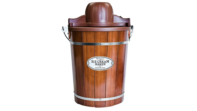 Nostalgia wooden looking ice cream maker