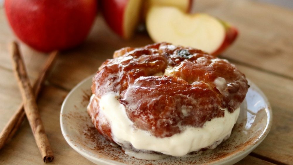 Fox Meadows' Apple Fritter Baked Fox ice cream