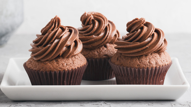 cupcakes with chocolate buttercream frosting