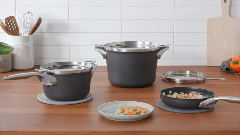 Stackable cookware with food