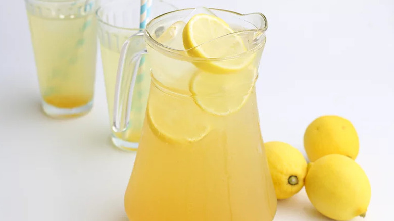 Pitcher of lemonade with lemons