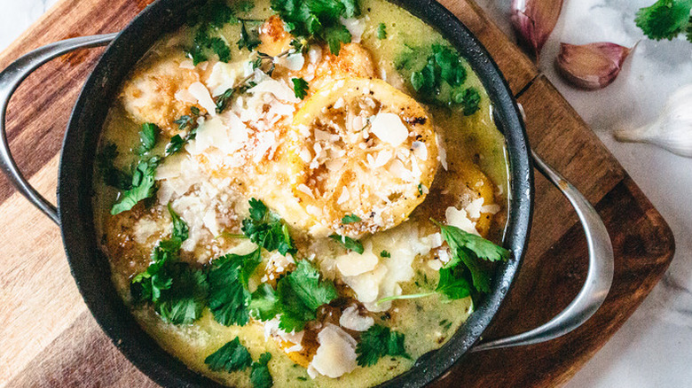 Skillet with chicken and parsley in lemon sauce