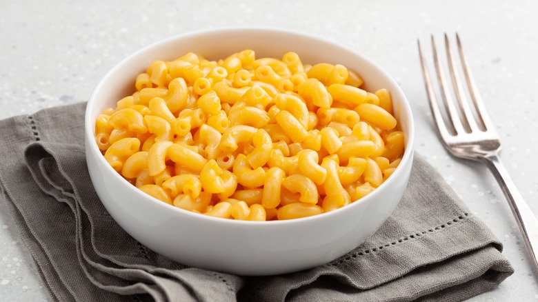 bowl of macaroni and cheese