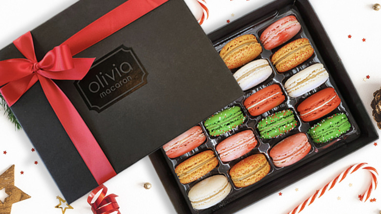 Olivia Christmas macarons box