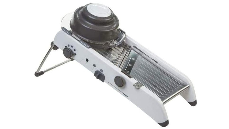 Progressive international mandoline slicer