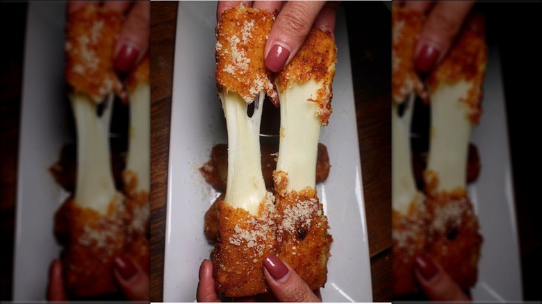 Denino's mozzarella sticks cheese stretch