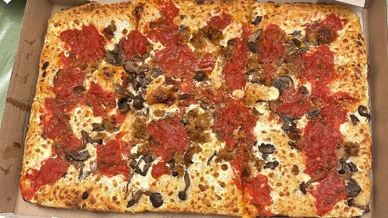 pizza from best pizza brooklyn