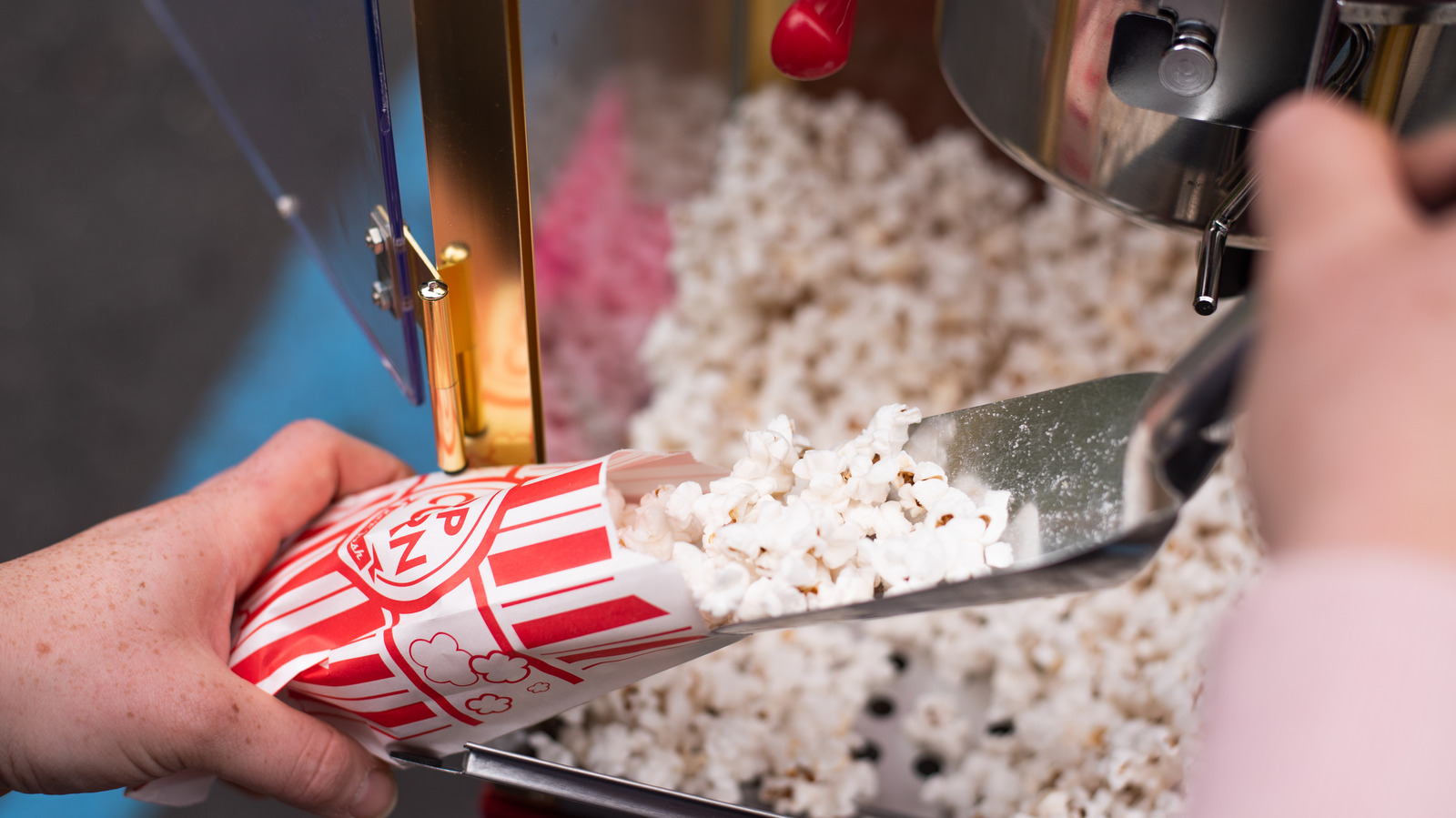 https://www.mashed.com/img/gallery/the-best-popcorn-makers/l-intro-1657061070.jpg