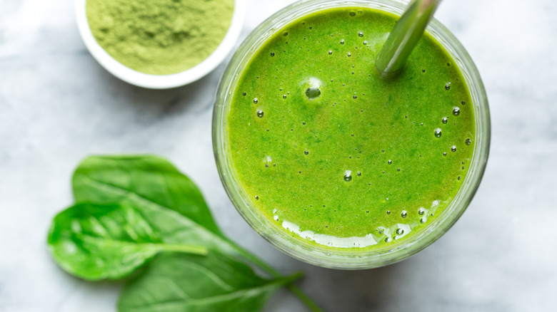 healthy green spinach juice