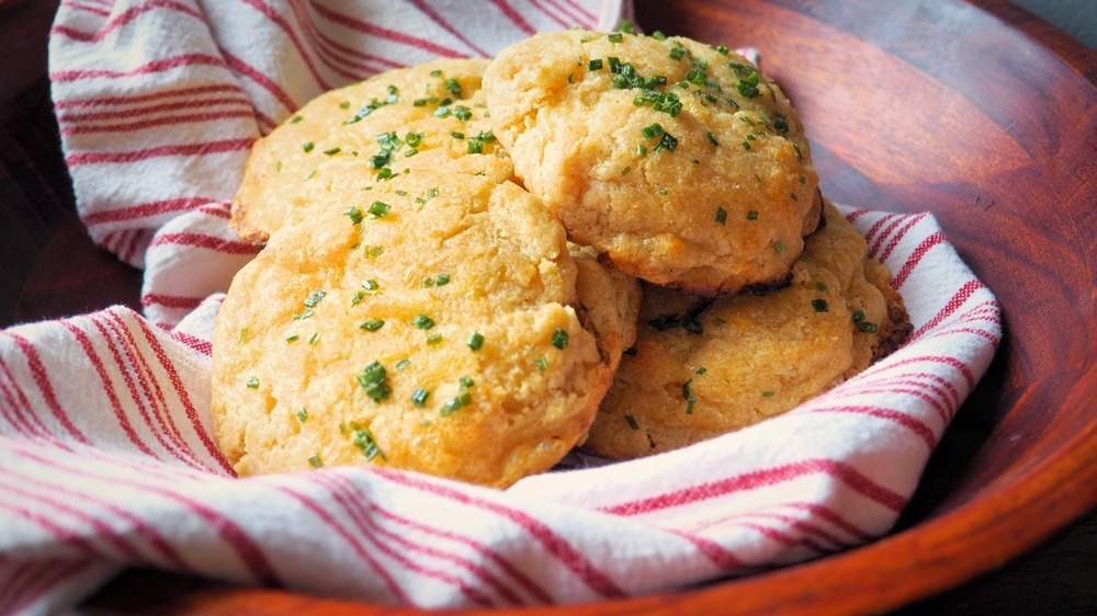 garlic cheddar biscuits