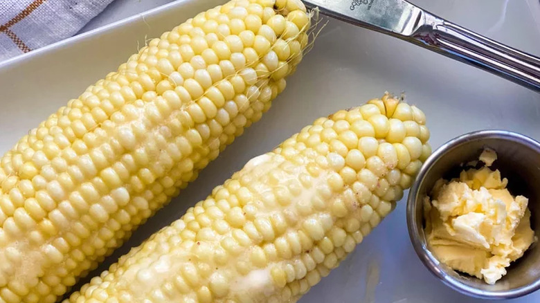 Ears of corn with butter
