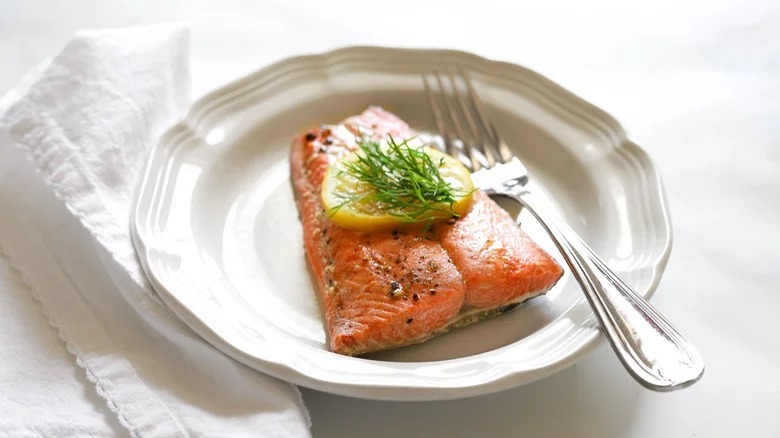 plate of instant pot steamed salmon with lemon slice garnish