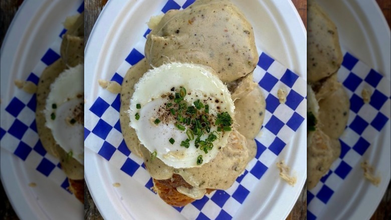 biscuits and gravy with eggs