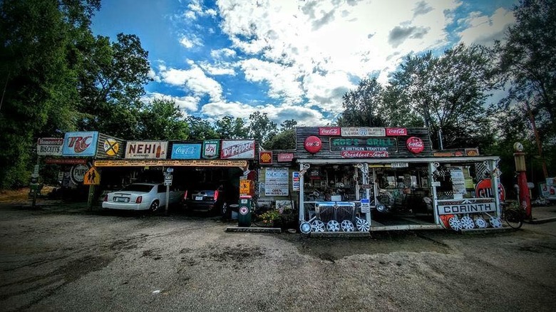 Abe's Grill Mississippi in bright sunlight