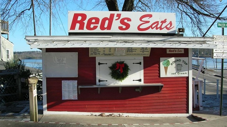 Red's Eats Maine with holly wreath