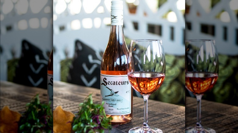 Secateurs rosé and salad